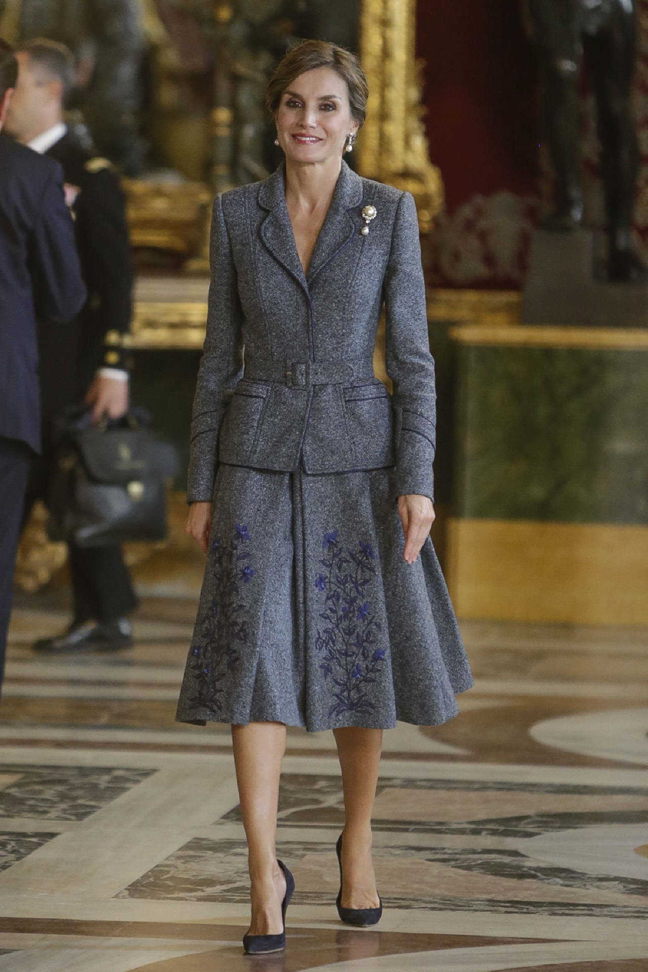 La reina Letizia el 12 de octubre de 2017 con un estilismo inspiración New Look.