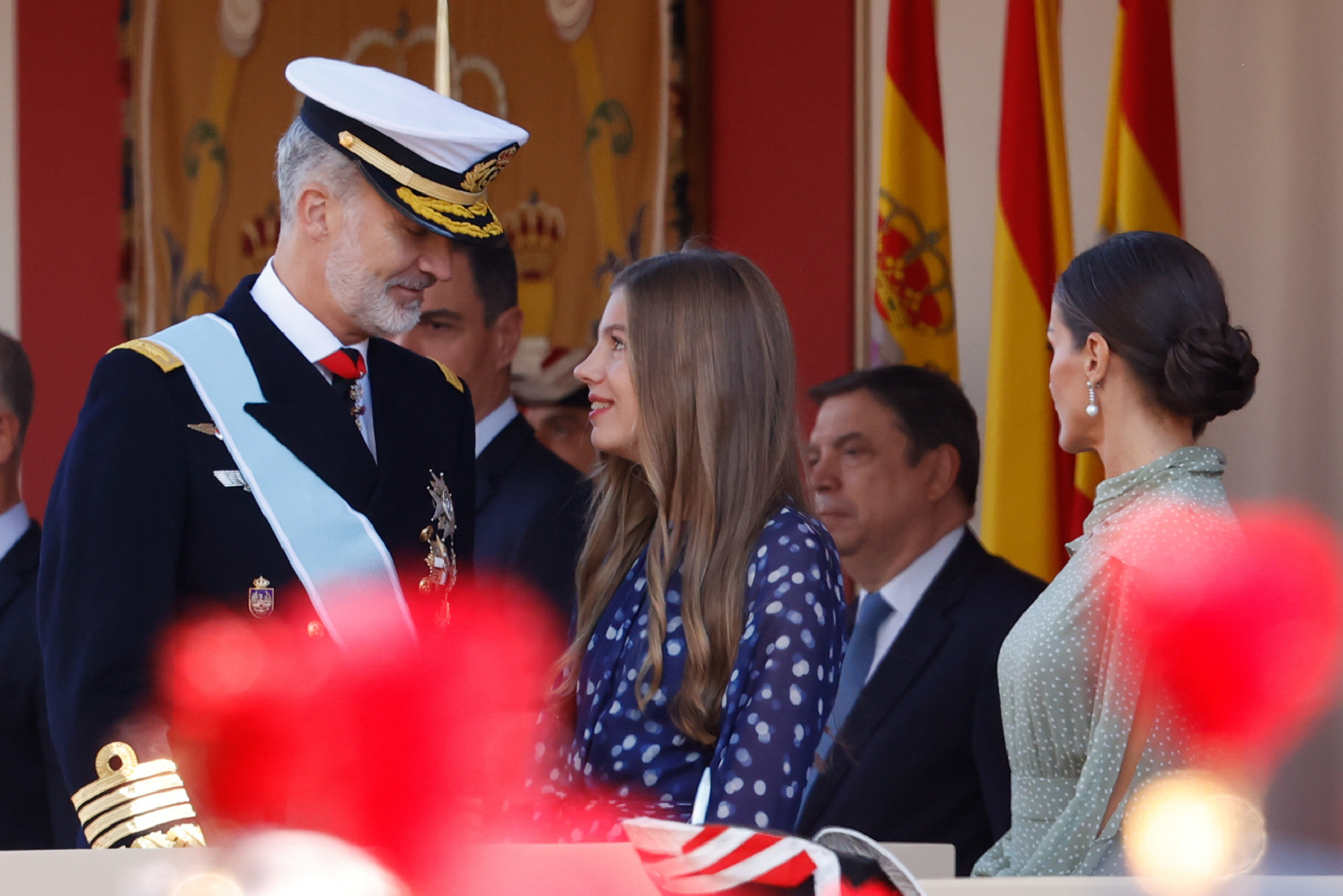 La infanta Sofía preside junto a los Reyes el desfile del 12 de octubre.