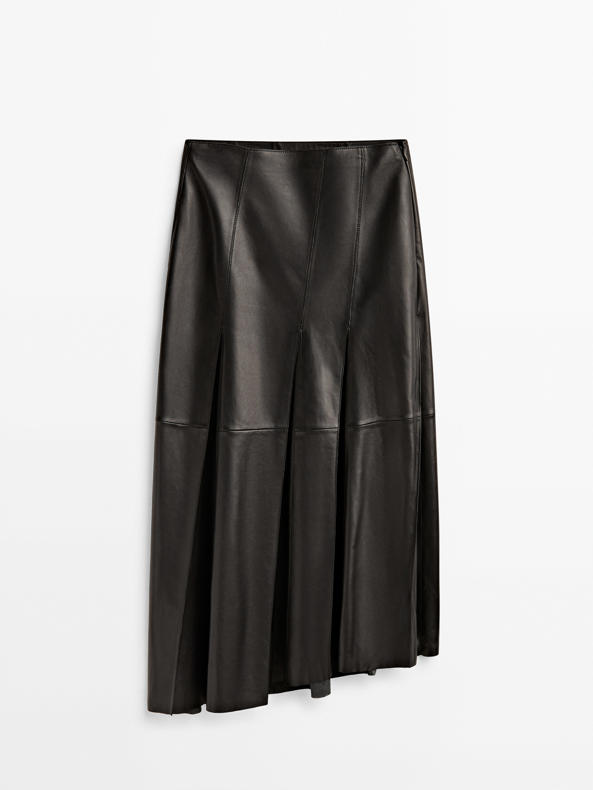 Falda de piel de Massimo Dutti.