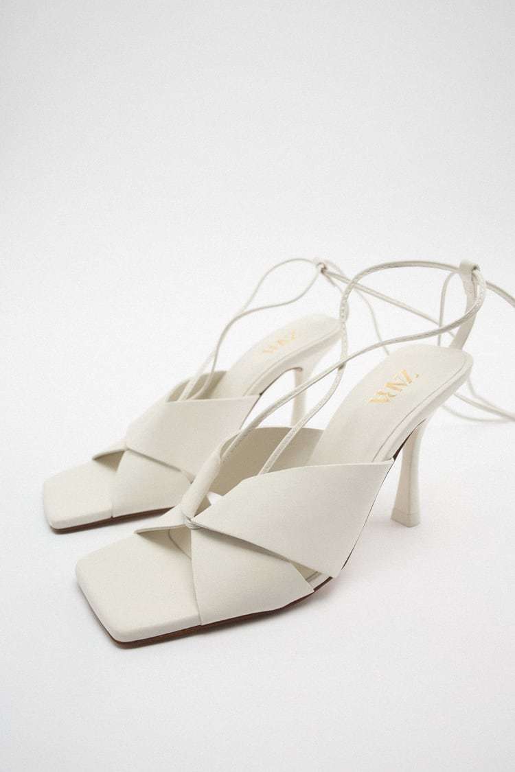 Sandalias de Zara.