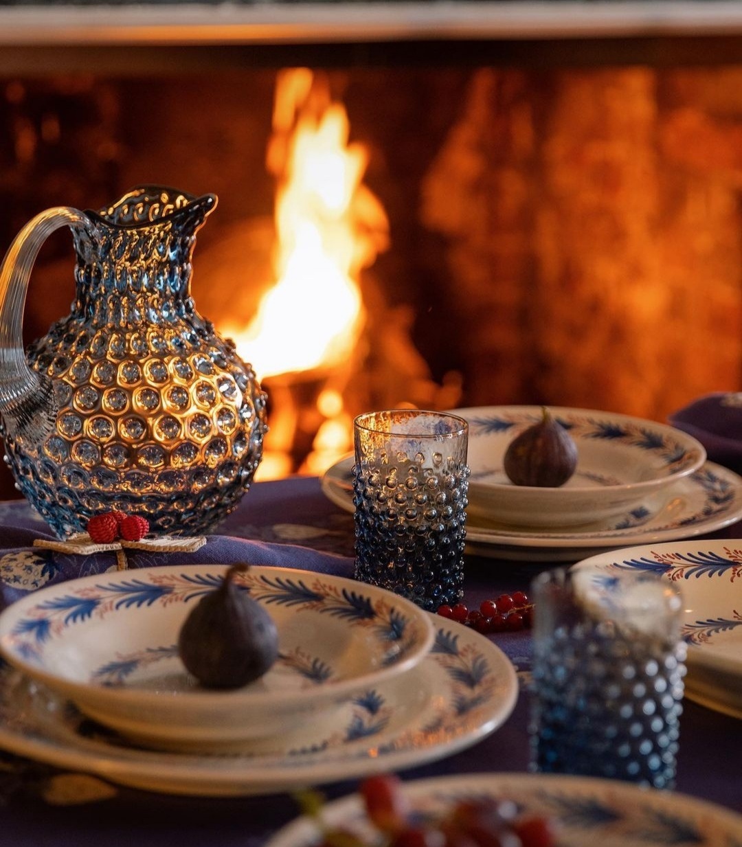 Las vajillas de cerámica de Sherland England han sido elaboradas en zonas rurales españolas y pintadas a mano. Sharland England (desde 38 euros)