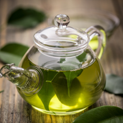 El té verde contiene epigalocatequina, un potente antioxidante y protector de las neuronas.
