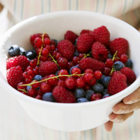 Los frutos rojos contribuyen a mejorar nuestra salud cerebral y mantener un cerebro joven.