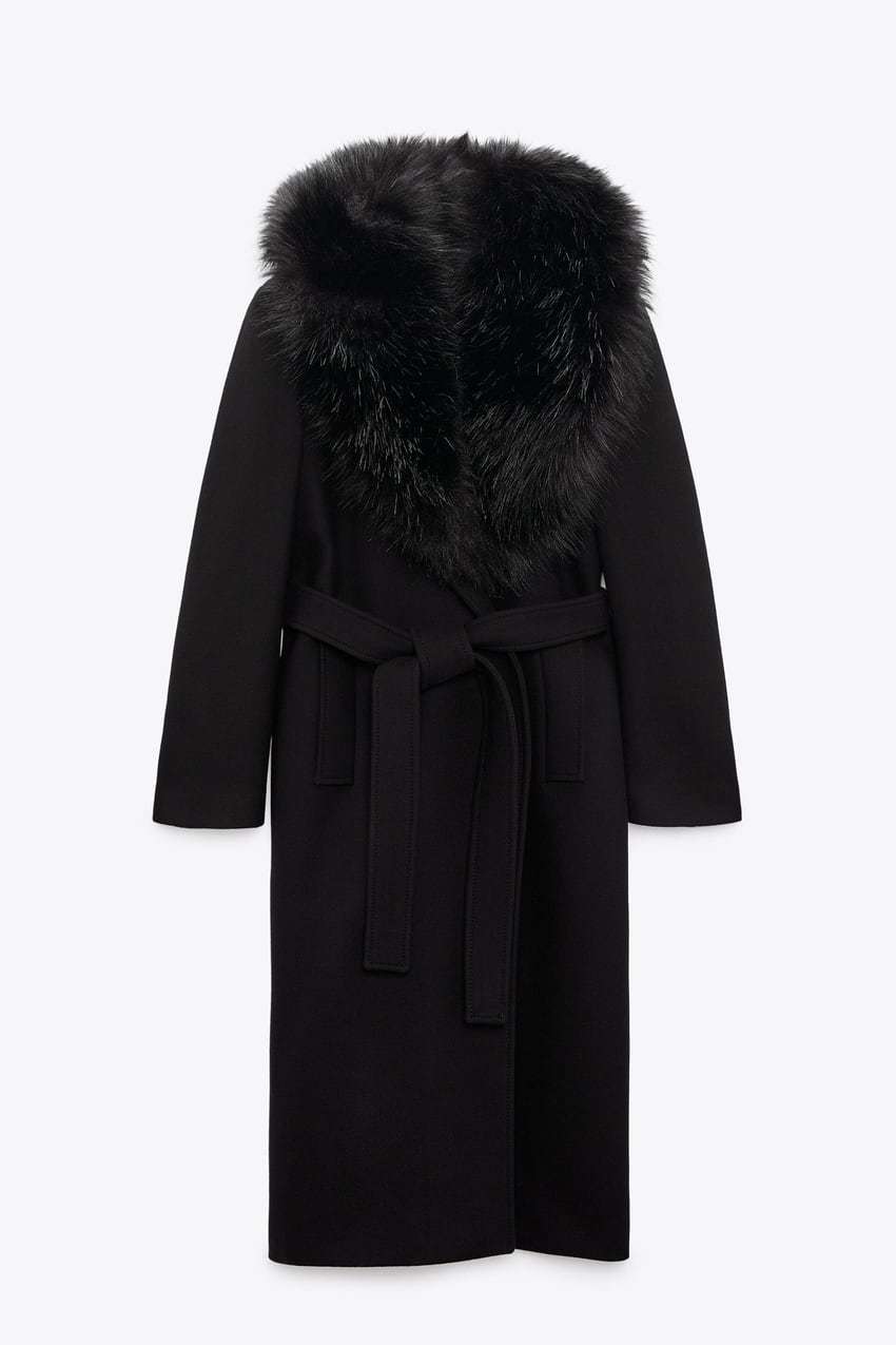 Abrigo negro con cinturn, Zara (139 euros).