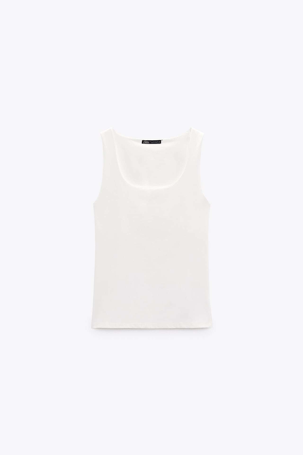 Camiseta básica de Zara (8,95 euros)
