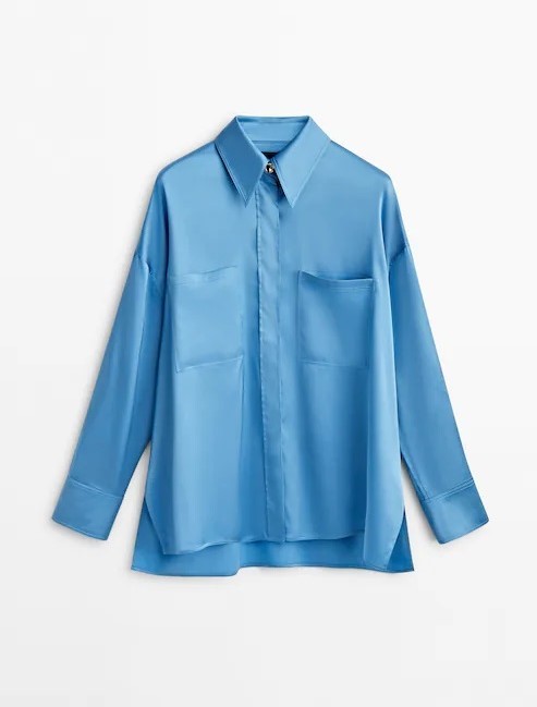 Camisa satinada azul. Massimo Dutti (99,95 euros)