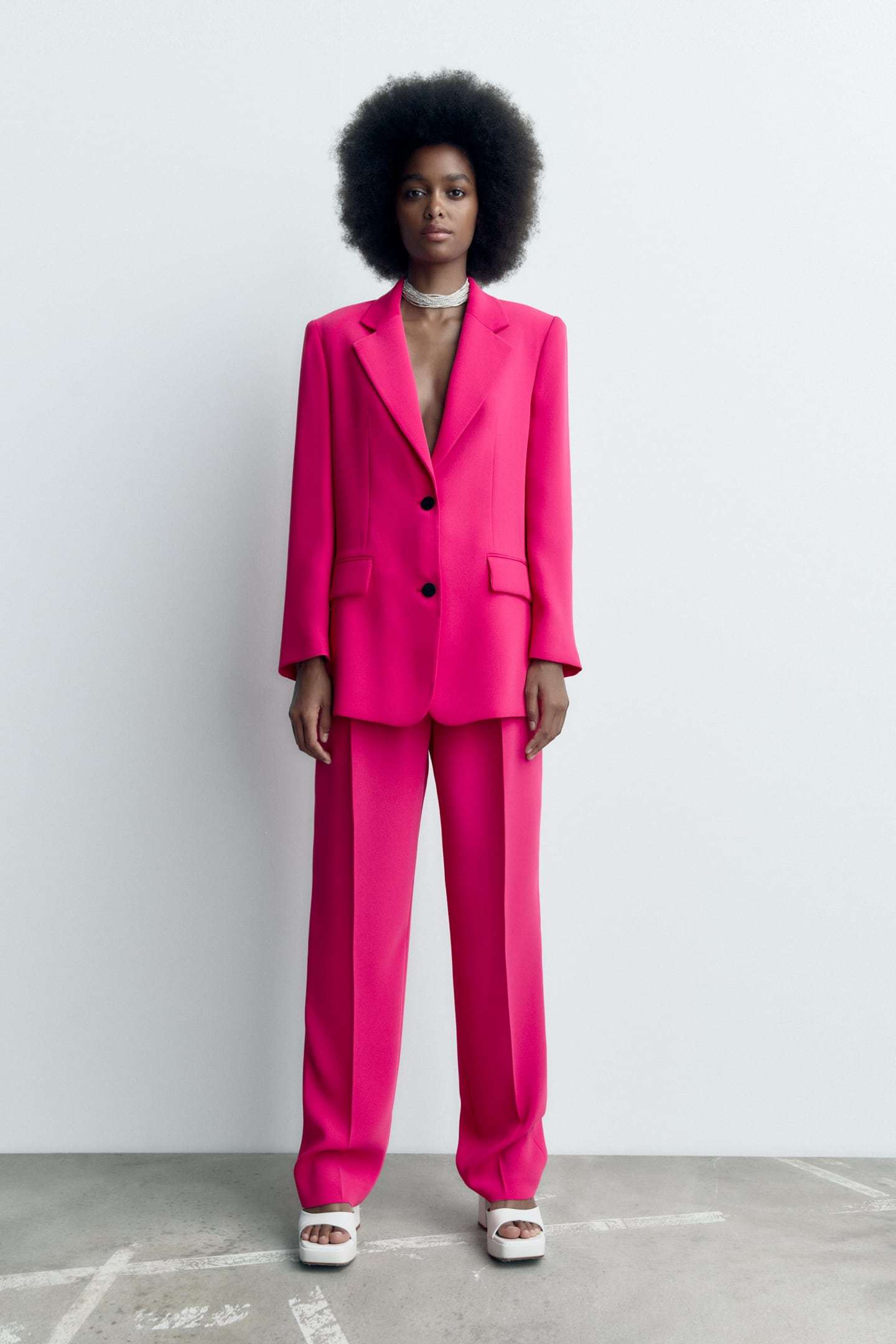 Blazer rosa oversize de Zara Special Prices (29,99 euros, antes 55,99 euros)