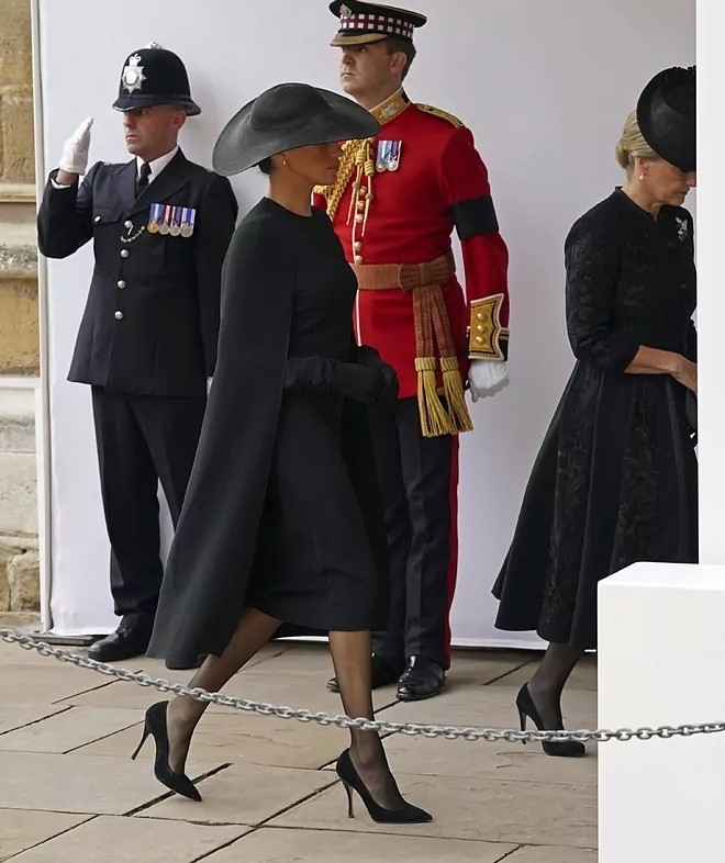 Meghan Markle en el funeral de Isabel II, con uno de sus looks más comentados de 2022.