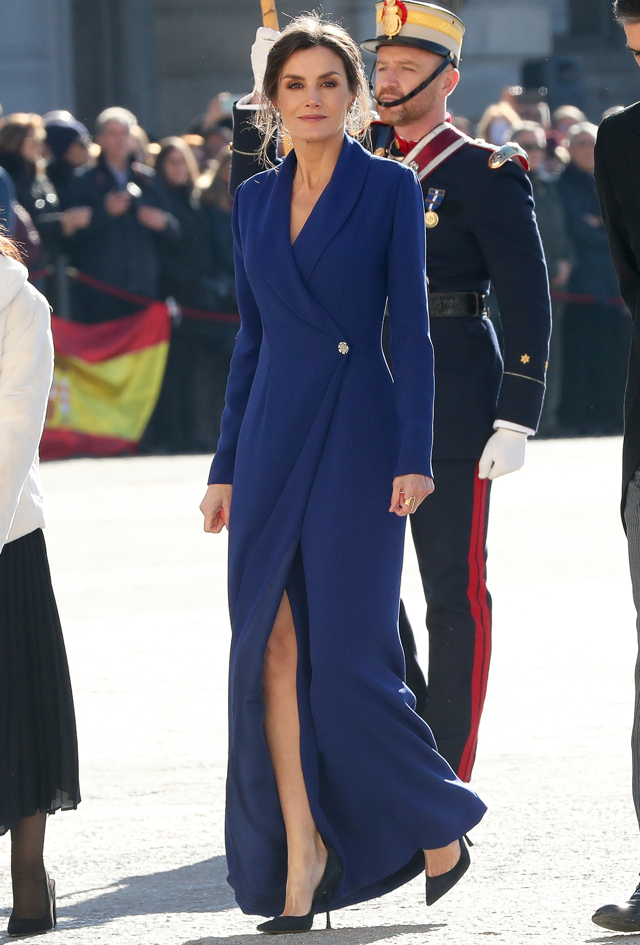 2020. La Reina Letizia empezó el año con un vestido de Zara.