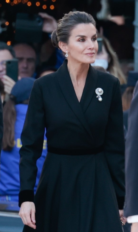 El broche de la reina Letizia en el funeral de Constantino de Grecia.