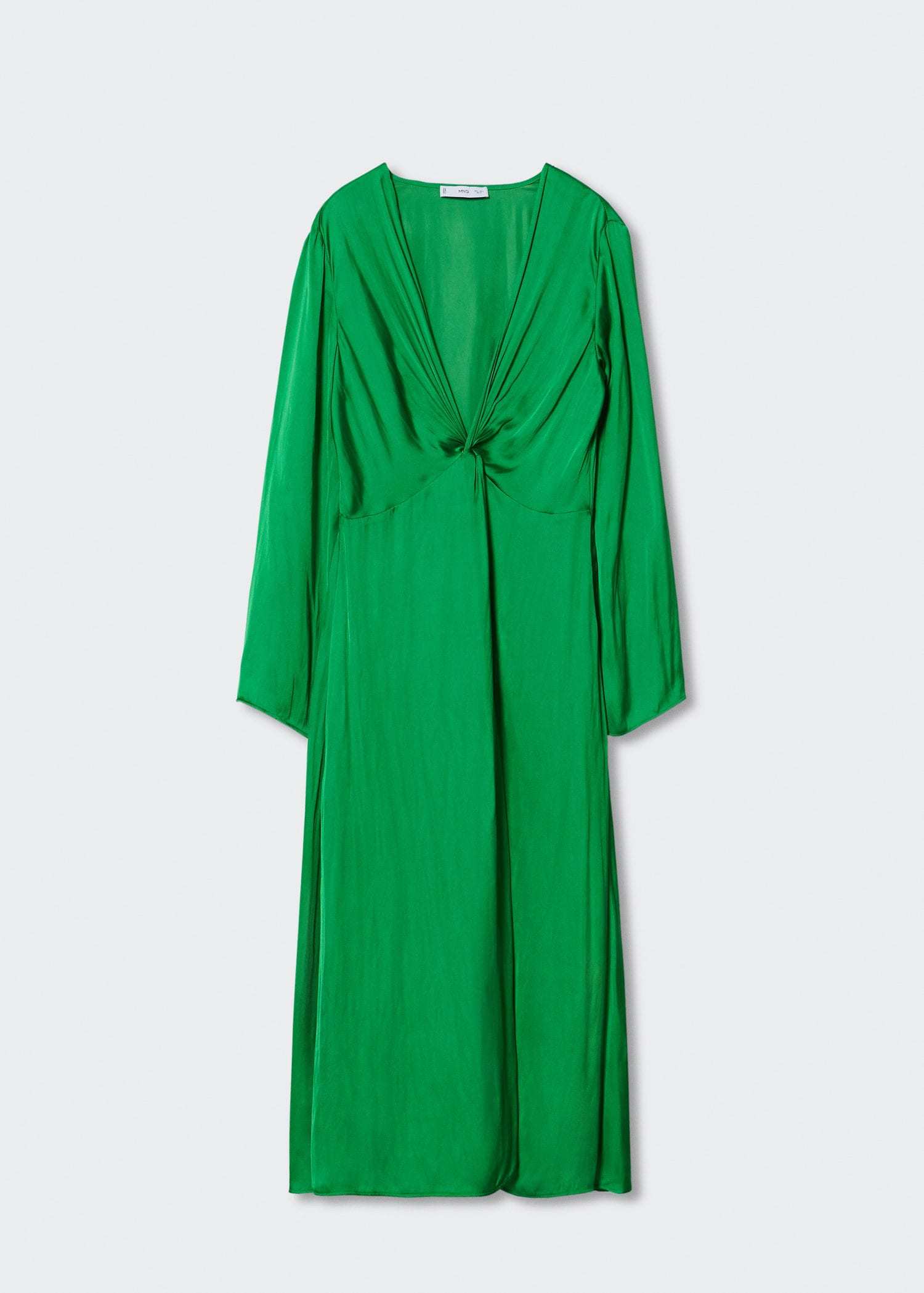 Vestido verde satinado de Mango (29,99 euros).