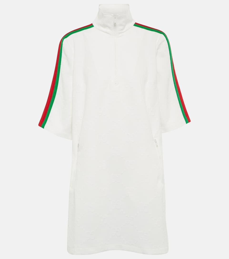 Vestido corto de punto fino con líneas deportivas, de Gucci (920 euros).