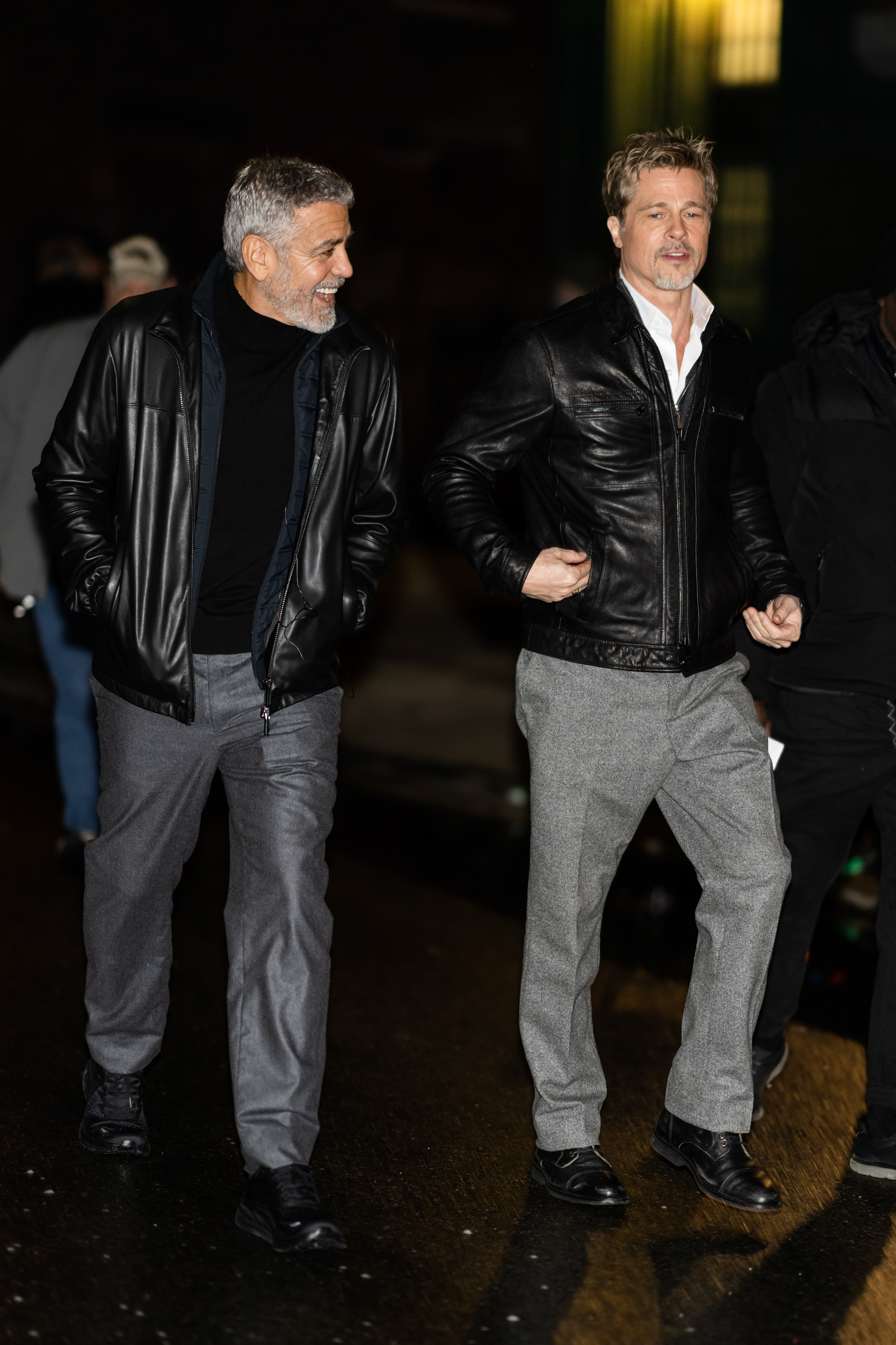 Brad Pitt y george Clooney en el rodaje de Wolves.