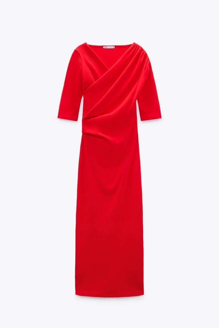 Vestido rojo cruzado de Zara (19,95 euros)