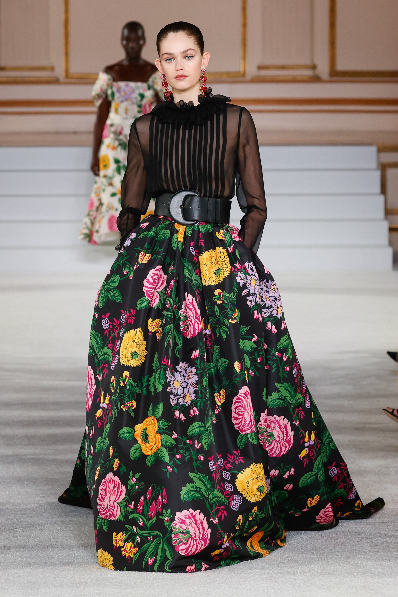 Una falda especial de flores de Carolina Herrera, colección o-i 2023.