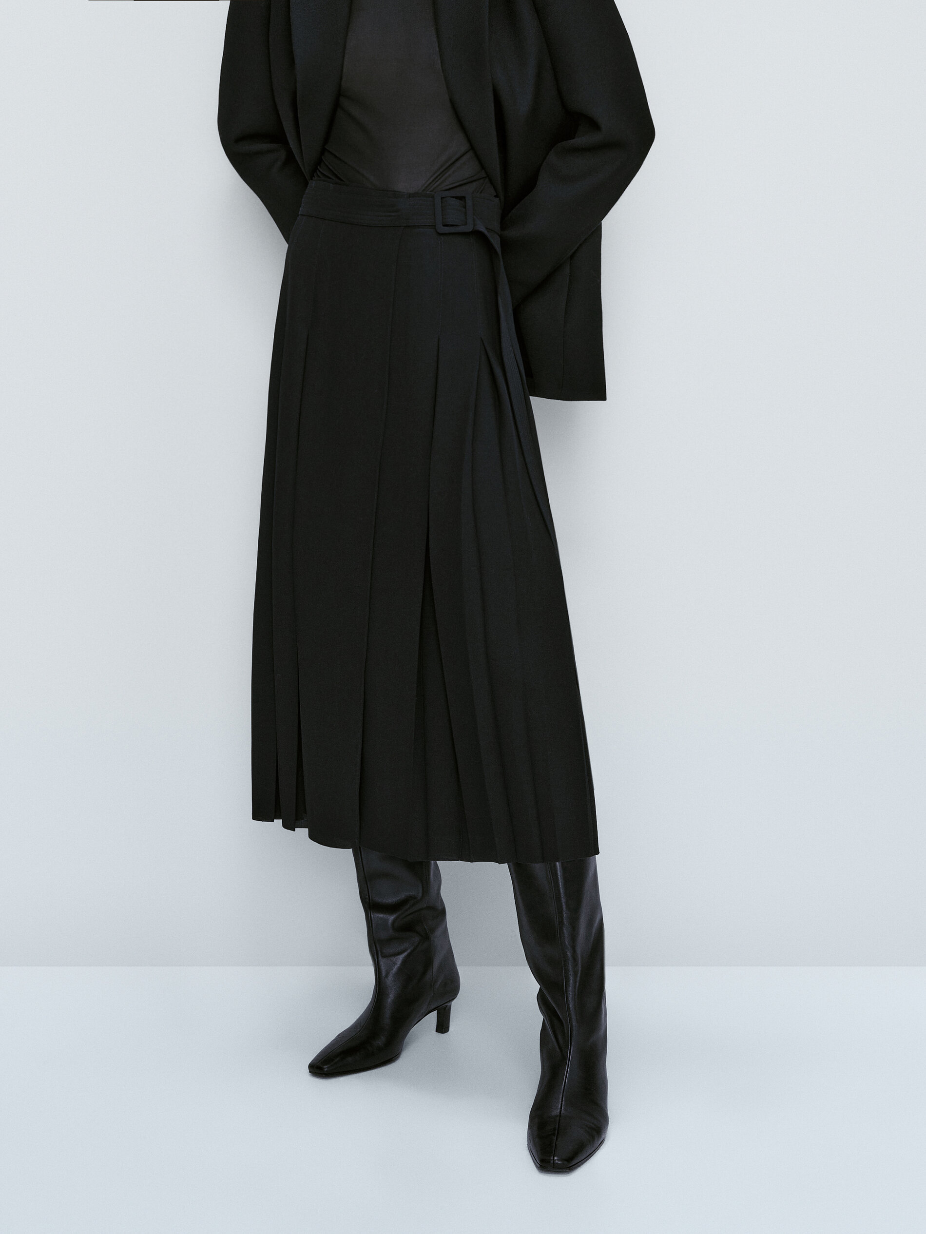 Falda de tablas de Massimo Dutti (79,95 euros).