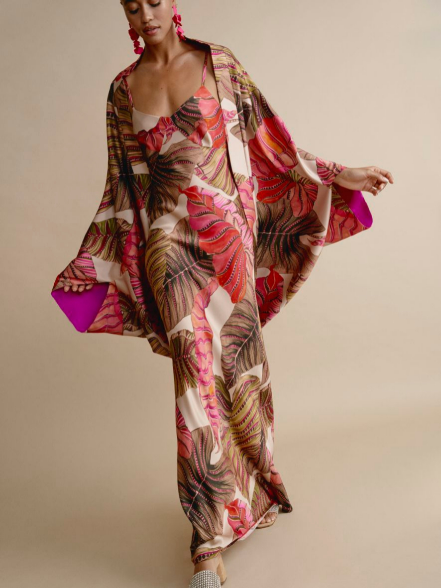 Vestido de seda con kimono a juego, perfecto para un look de invitada. Colección primavera/verano 2023, Clo Madrid.