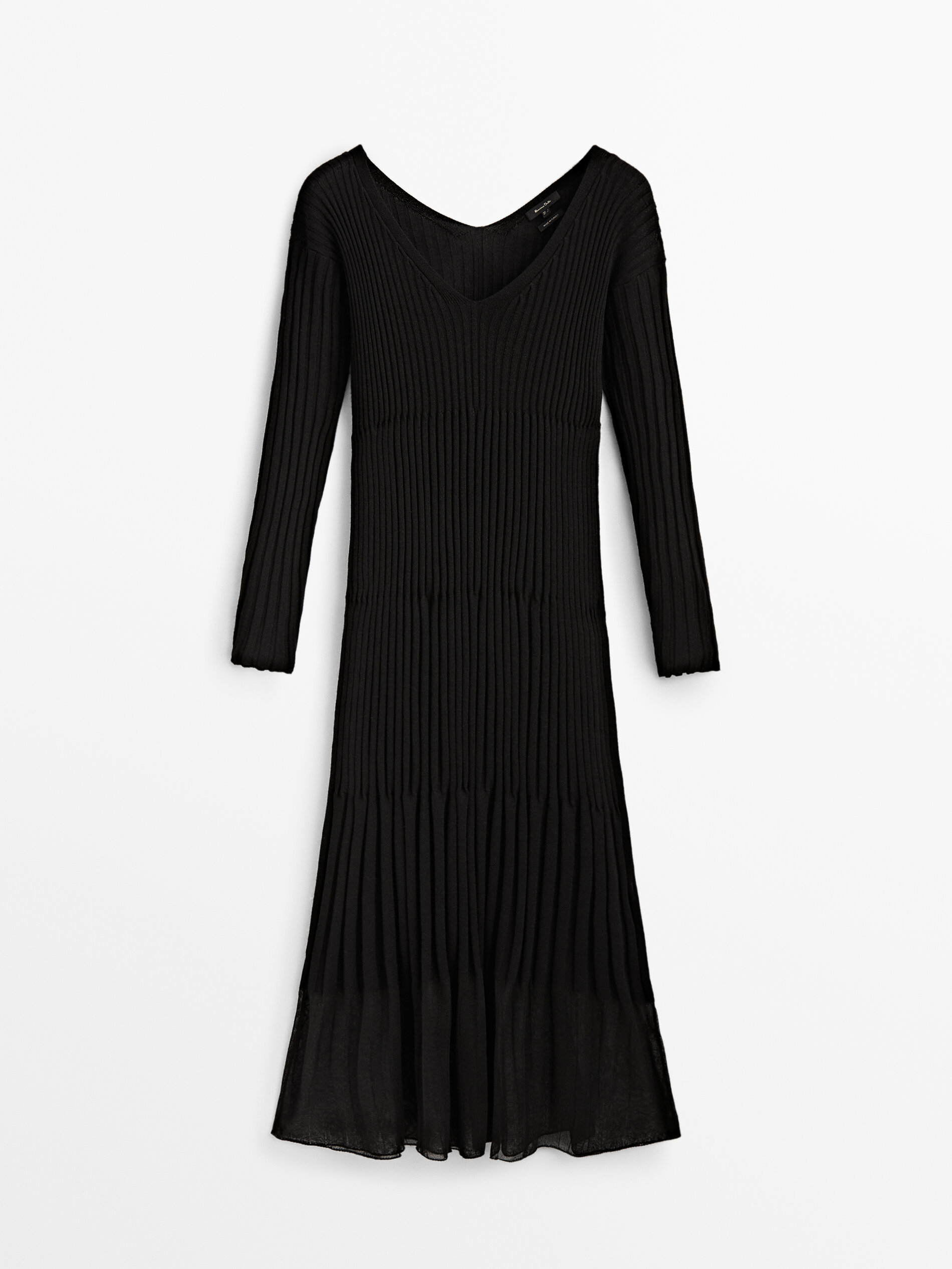 Vestido negro de Massimo Dutti (69,95 euros)