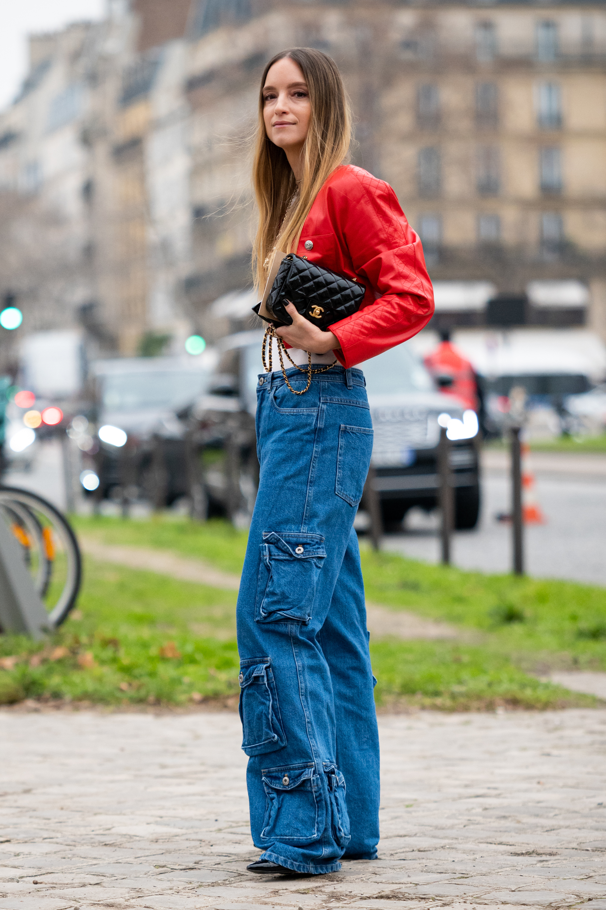 Charlotte Groeneveld con jeans cargo.