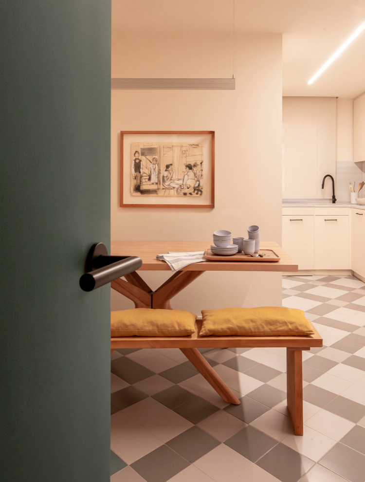 Rincón/office de la cocina con mobiliario diseñado por Espacio en Blanco.