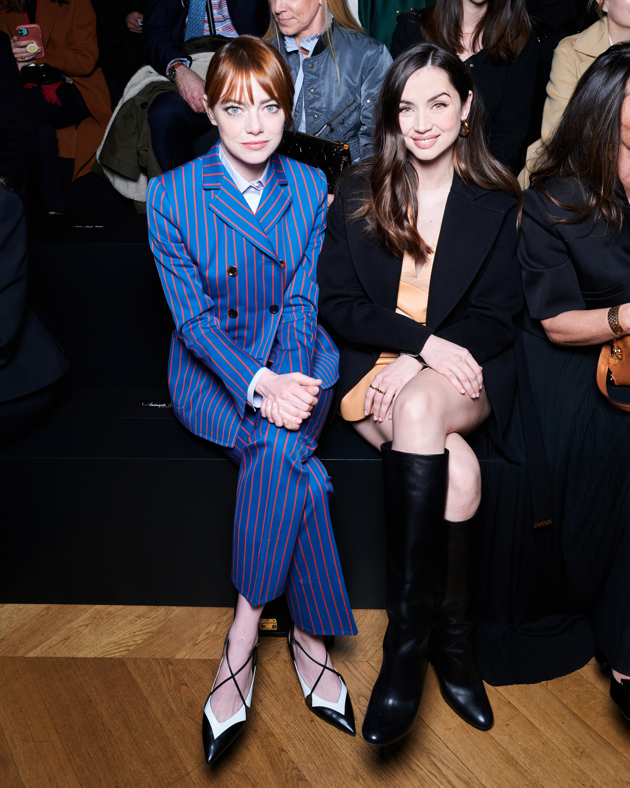 Emma Stone y Ana de Armas en el desfile de Louis Vuitton.