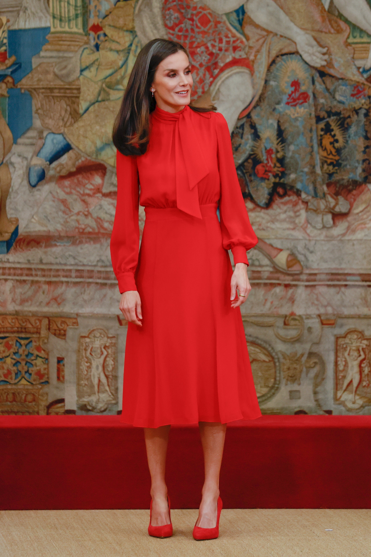 No haga estéreo trimestre Letizia se viste de rojo España con su vestido más elegante | Telva.com