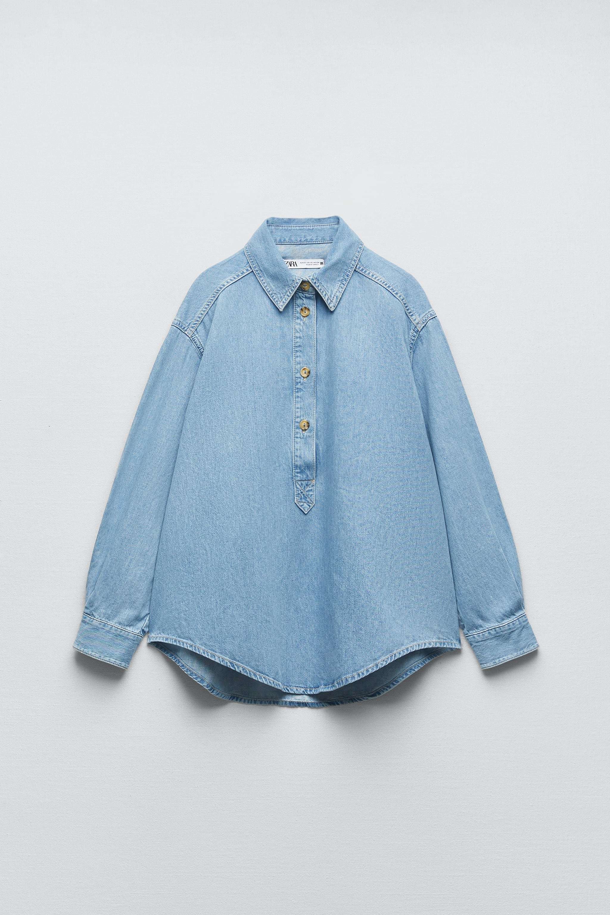 Camisa denim, de Zara (29,95 euros).