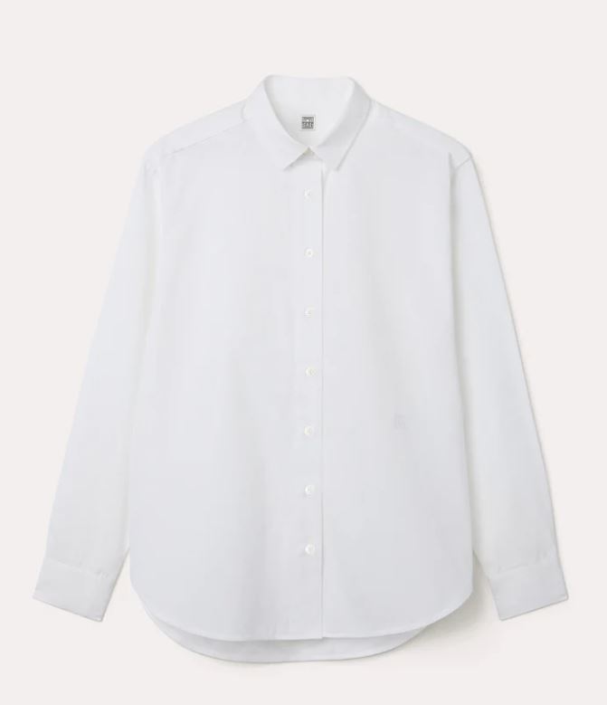 Camisa blanca de Toteme (240 euros).