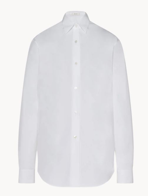 Camisa blanca de The Row (970 euros).