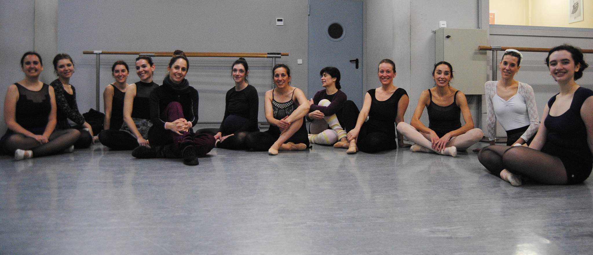 Todo el grupo de los viernes de ballet para adultos en Eszena.