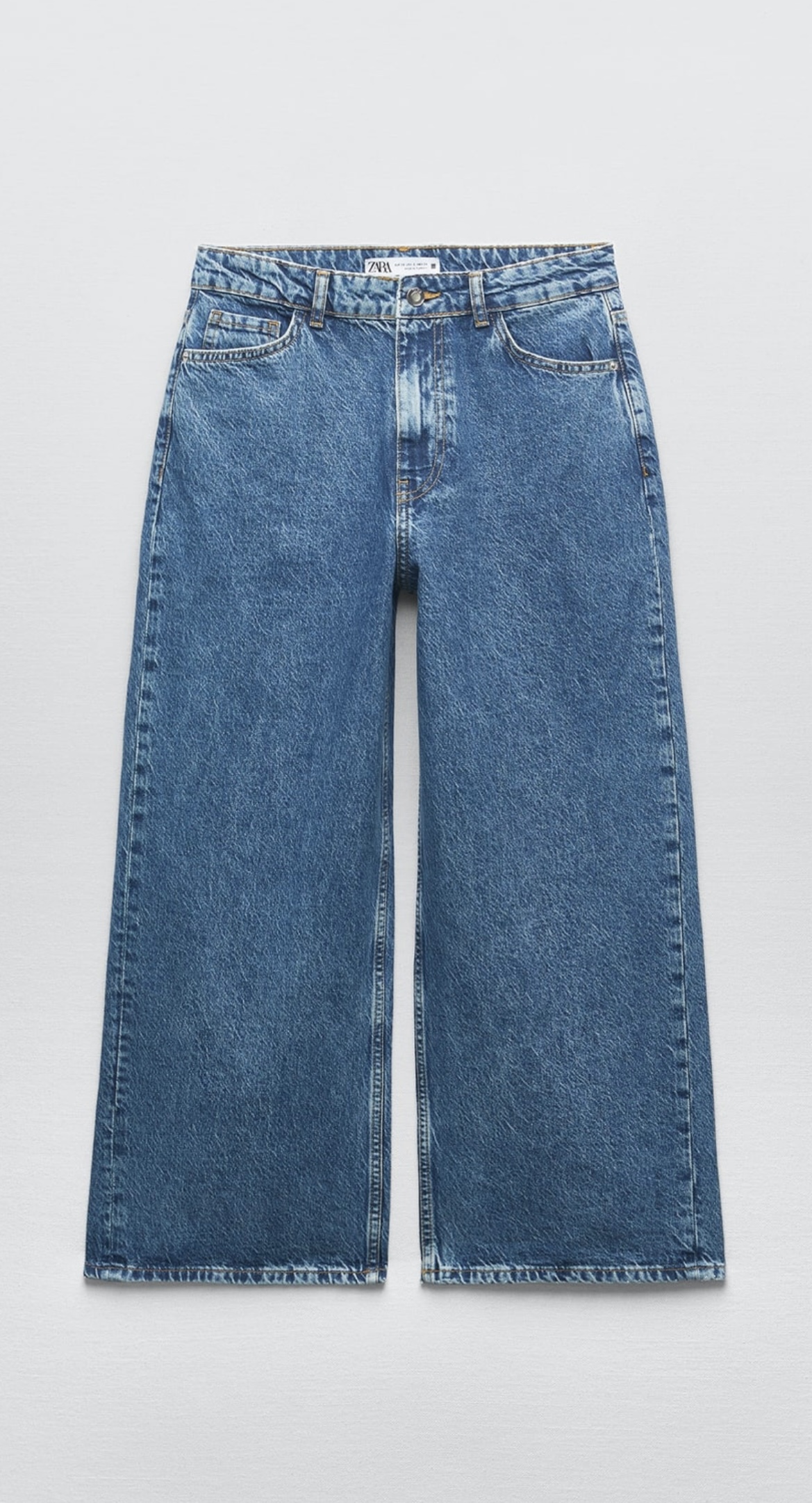 Jeans wide leg de Zara (25,95 euros).