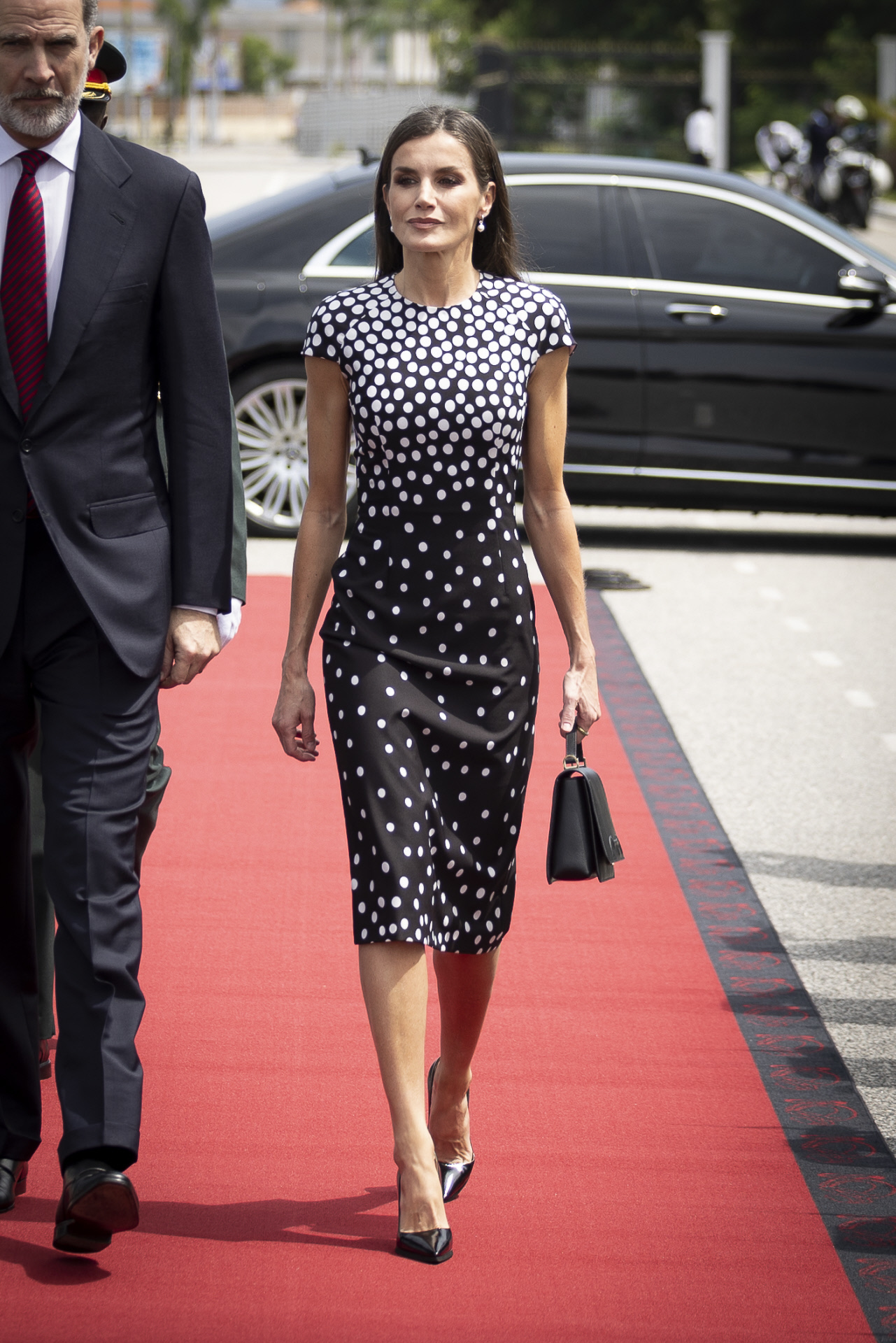 La reina Letizia con vestido de lunares de José Hidalgo