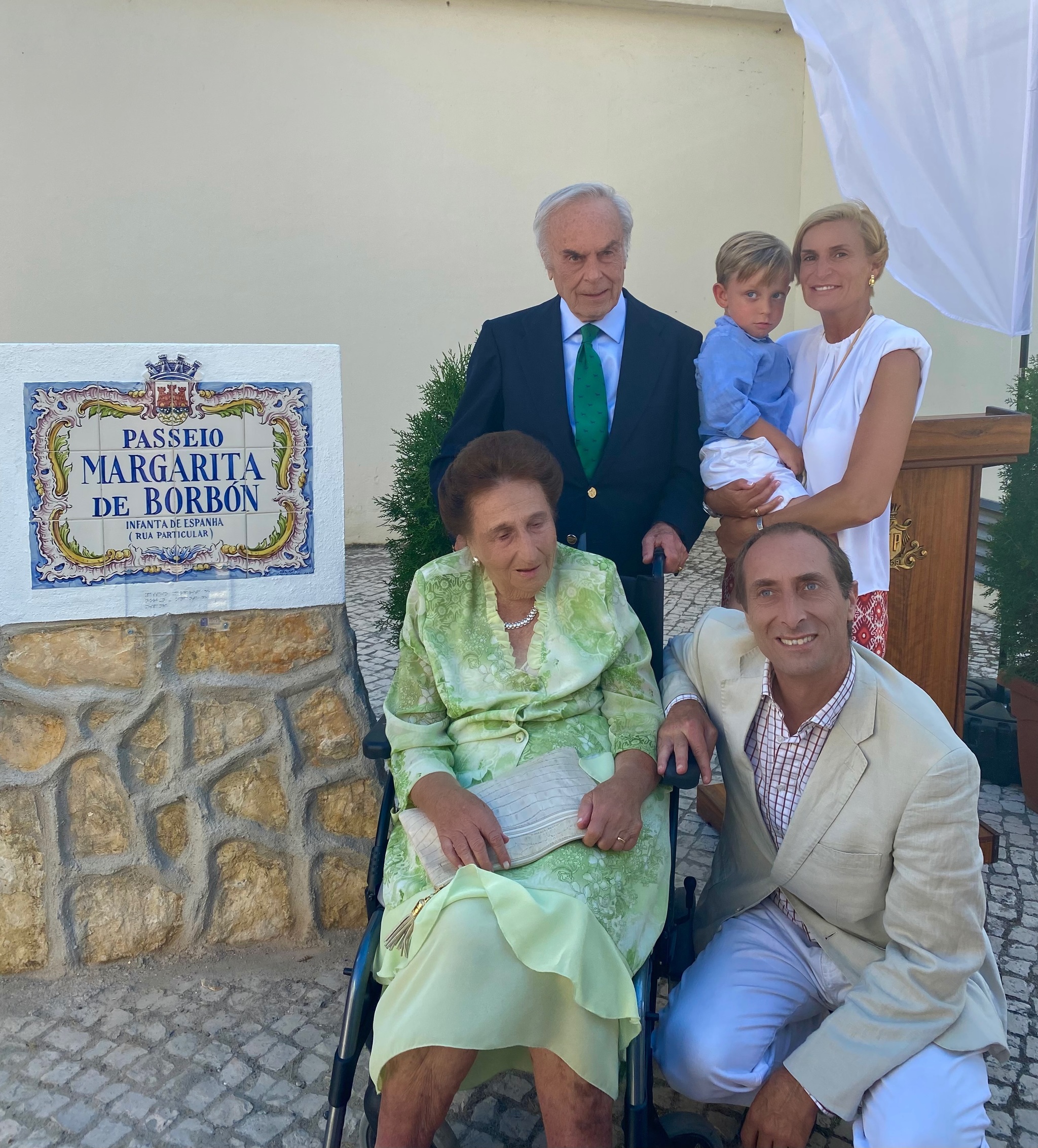 María Zurita con sus padres -el doctor Carlos Zurita y la infanta Margarita-, su hermano Alfonso y su hijo Carlitos.