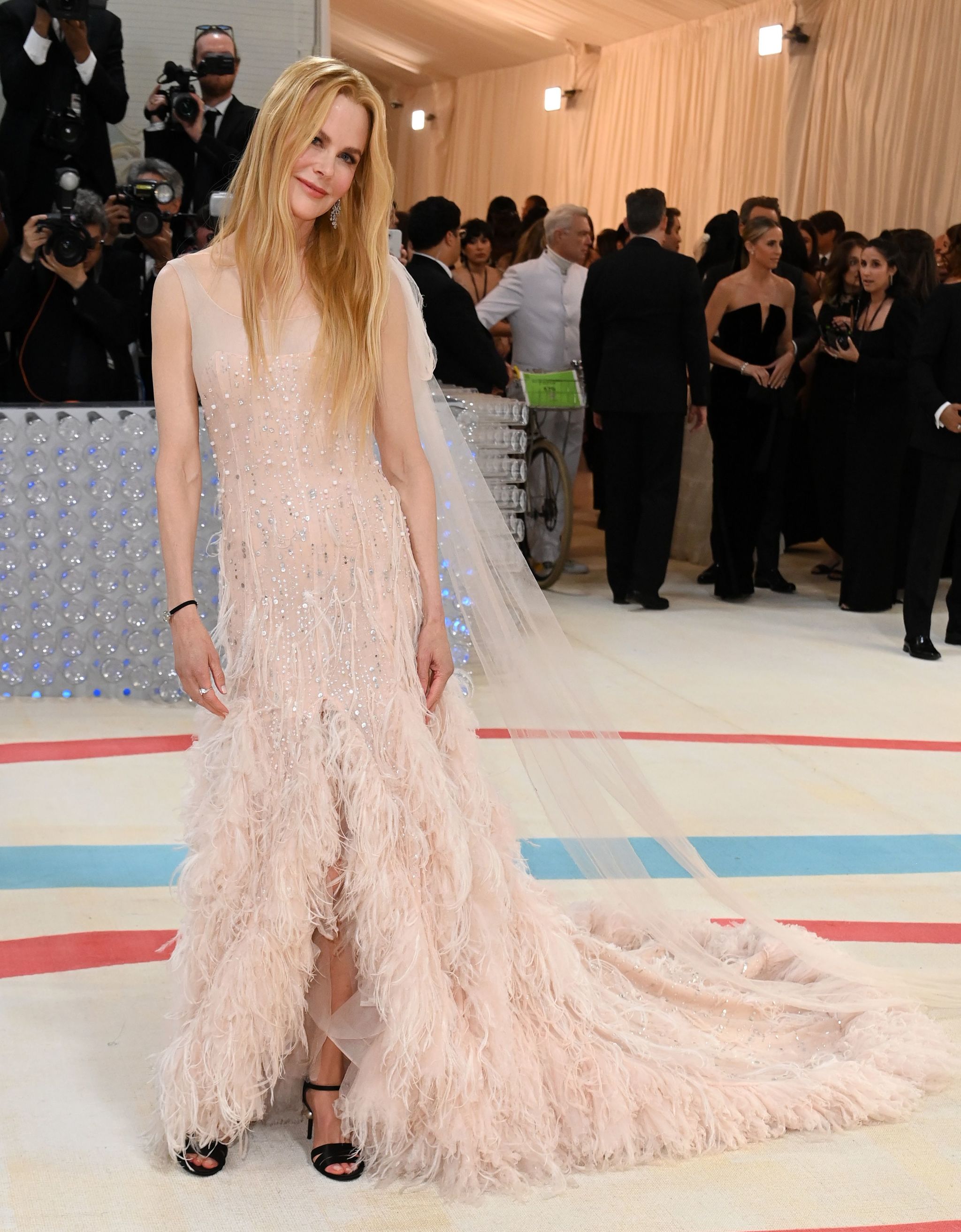 Gala MET 2023: El vestido de Nicole Kidman te suena poque es uno de los más mágicos creados por Lagerfeld | Telva.com
