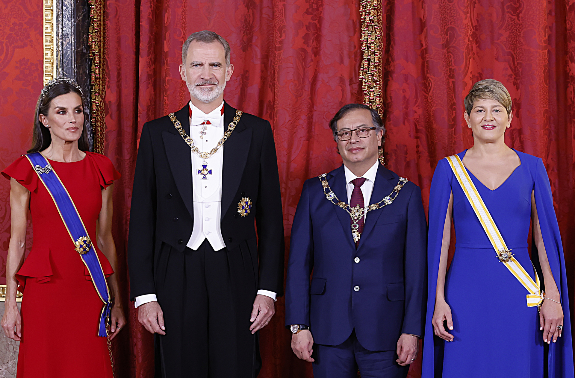 Los Reyes ofrecen una cena de gala en honor al Presidente de Colombia y la Primera Dama.