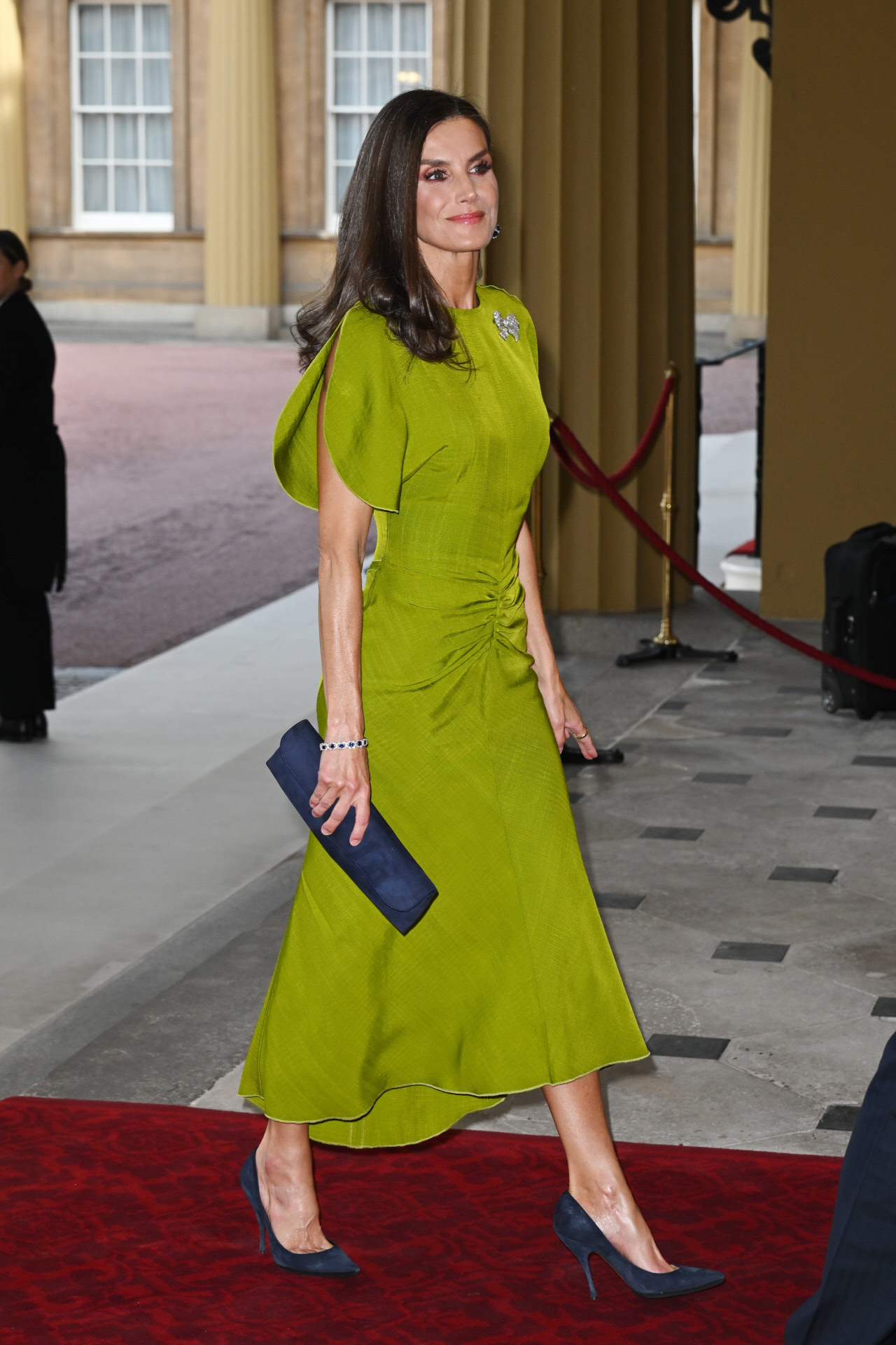 La reina Letizia con un vestido verde de Victoria Beckham.