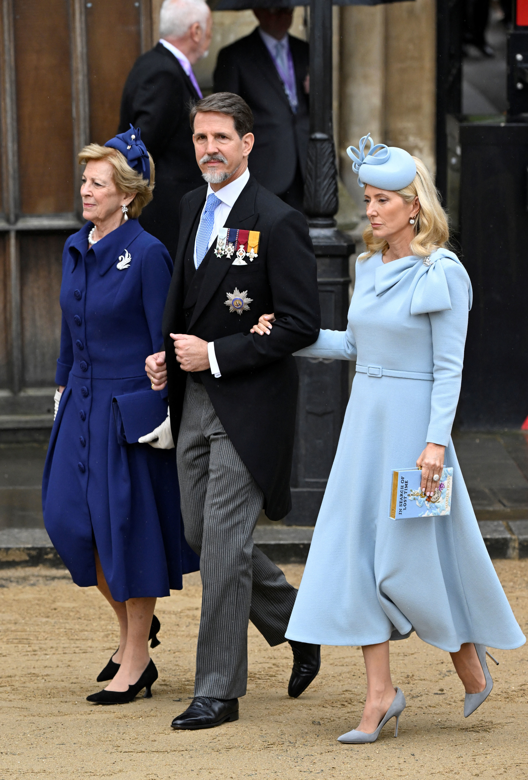 La reina Ana María de Grecia, con su hijo Pablo y su mujer Marie Chantal Miller en la Coronación de Carlos III.