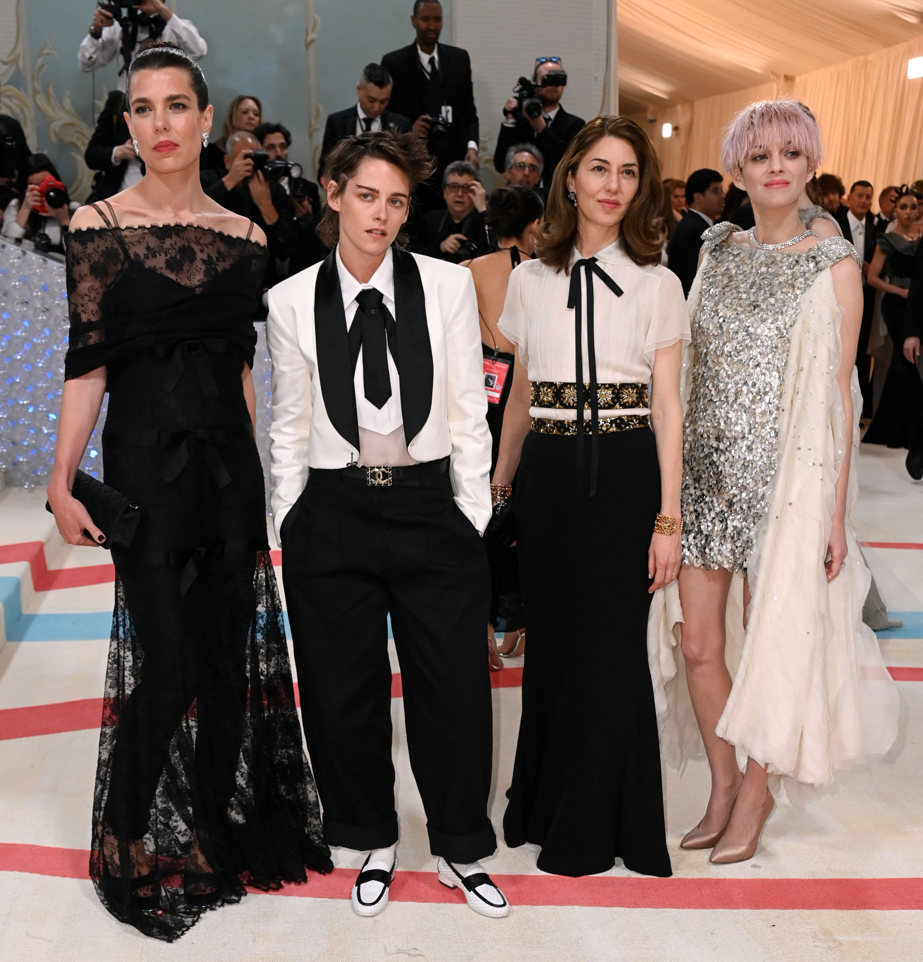Charlotte Casiraghi, Kristen Stewart, Marion Cotillard y Sofia Coppola vestidas de Chanel durante la última Gala del Met.