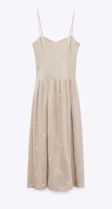 Vestido de lino de tirante fino de Zara (39,95 euros).