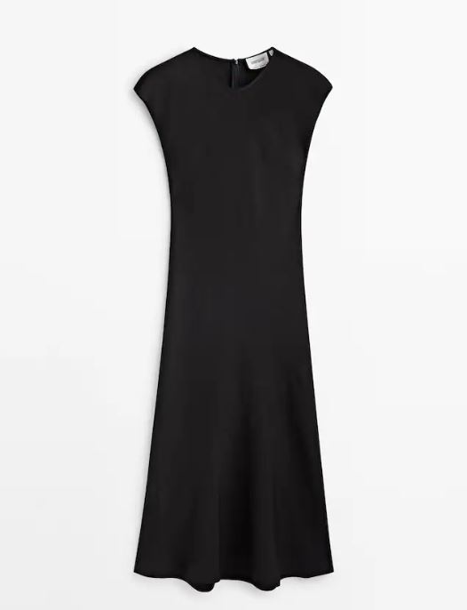 Vestido negro de Massimo Dutti (169 euros).