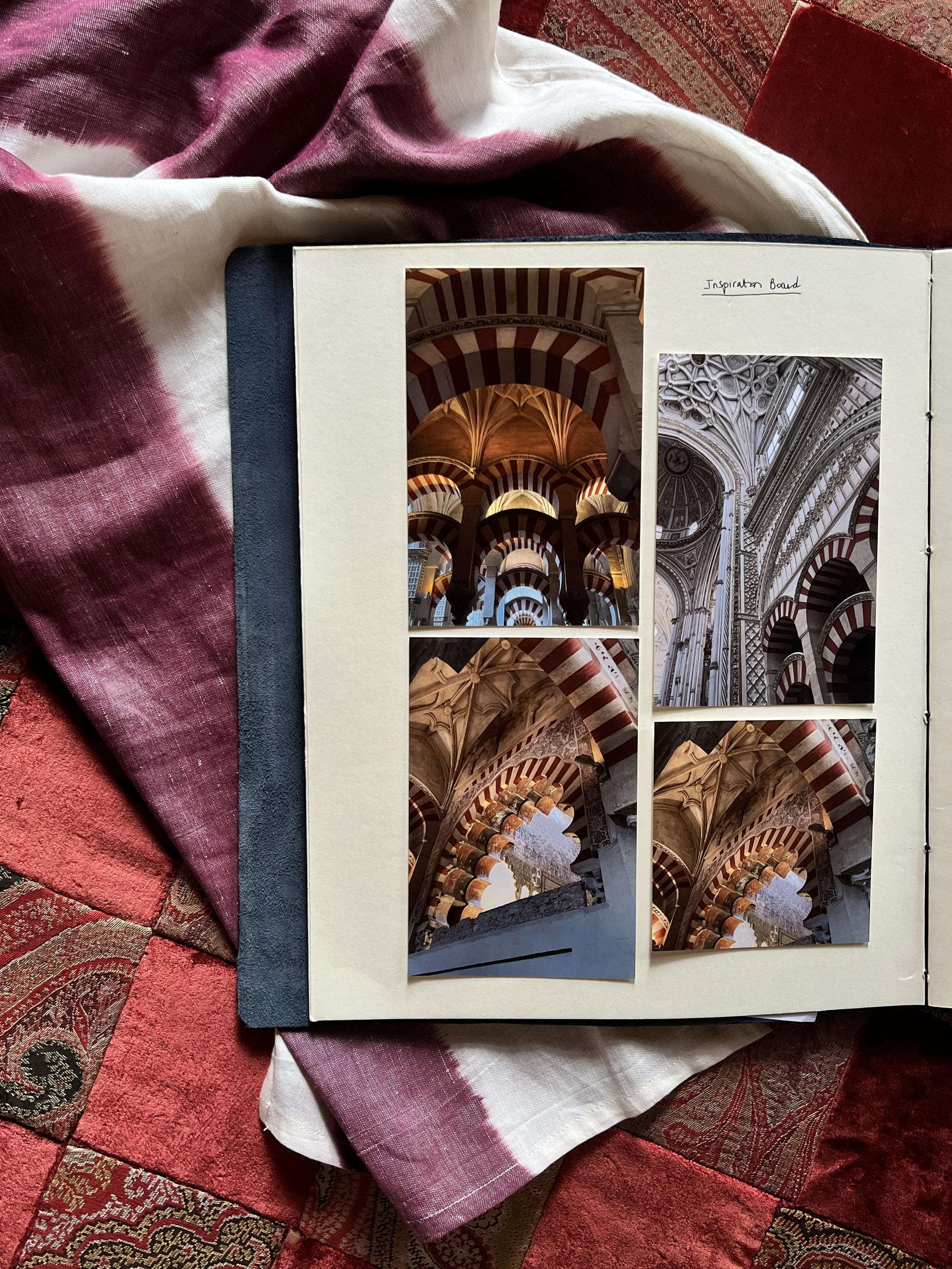Los colores de los arcos de la Mézquita de Córdoba como inspiración de los estampados de la colección cápsula de Valeria Cotoner para Cabana.