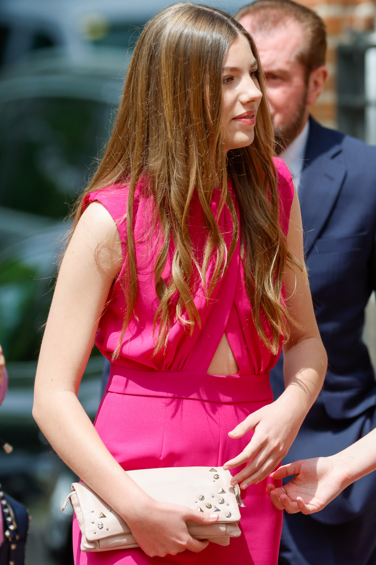 La infanta Sofía en su Confirmación con un bolso de Mango de la reina Letizia.