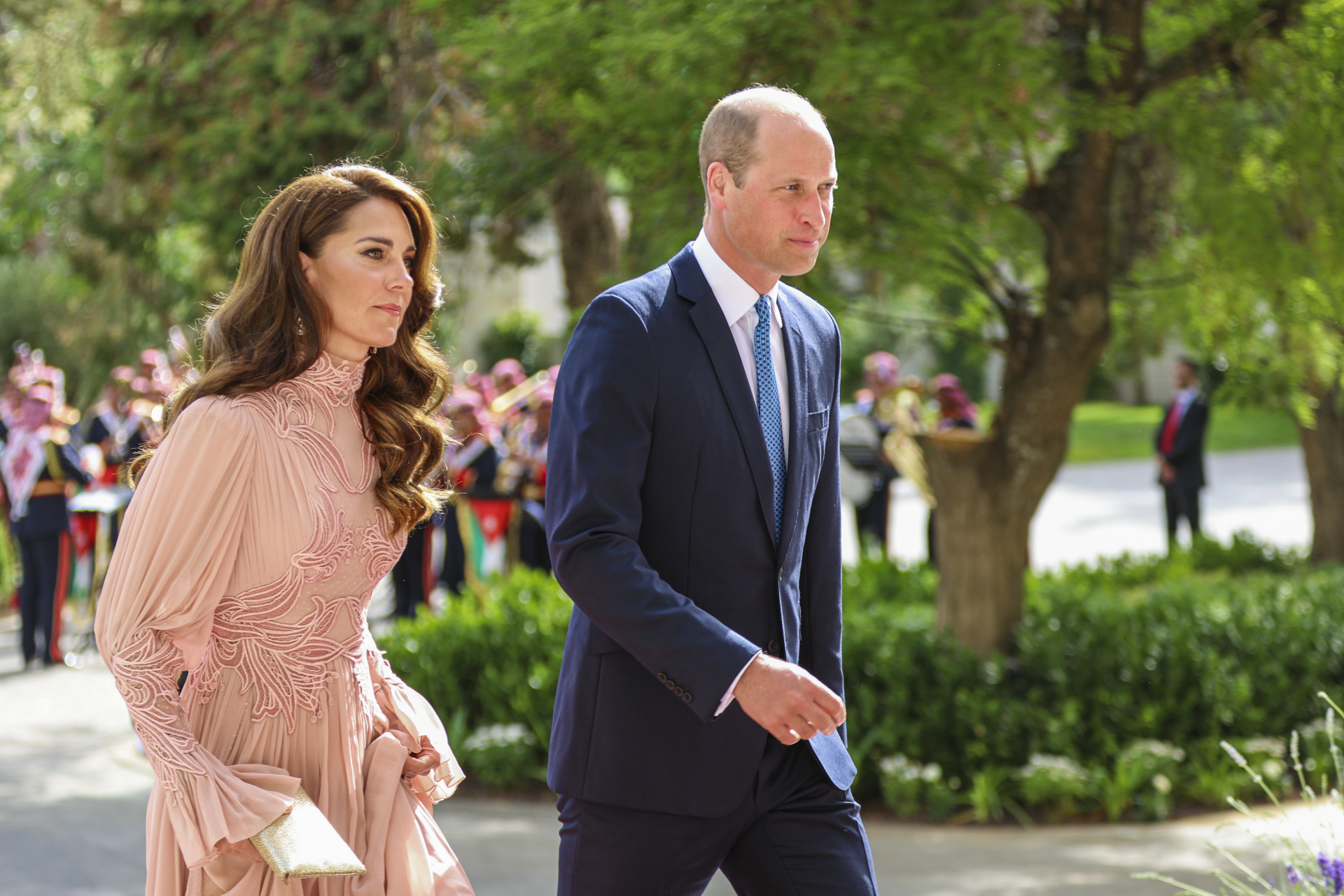 Kate Middleton y el príncipe Guillermo en la boda de Hussein de Jordania.