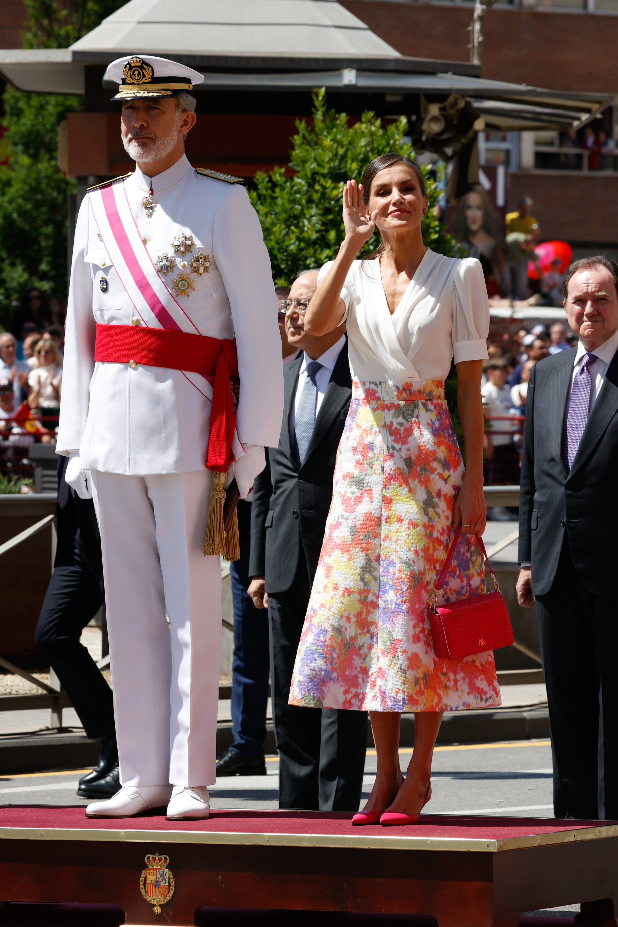 Los reyes, don Felipe y doña Letizia, en Granada durante la celebración del día de las Fuerzas Armadas.