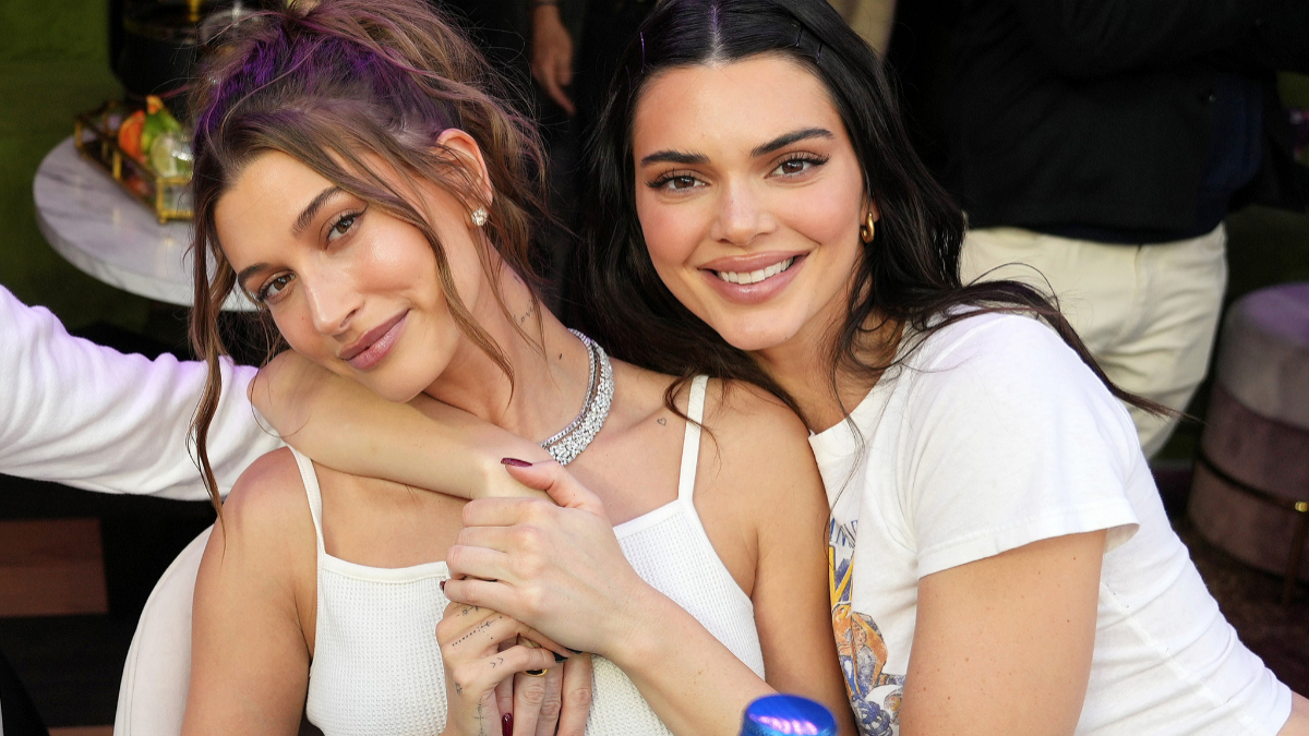 Hailey Bieber y Kendall Jenner.