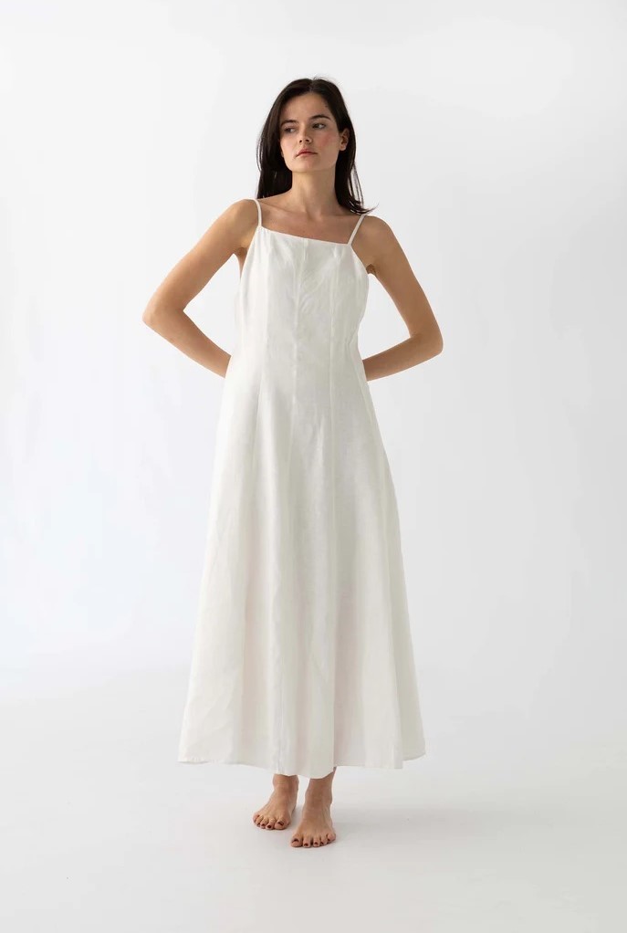 Vestido blanco de The Villa Concept (140 euros).