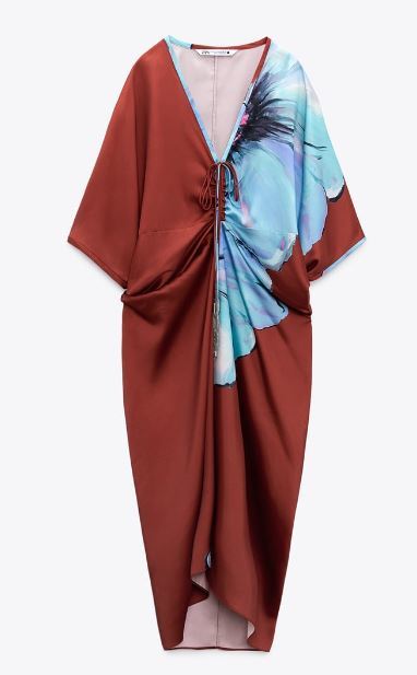 Vestido túnica estampado de Zara (29,95 euros).