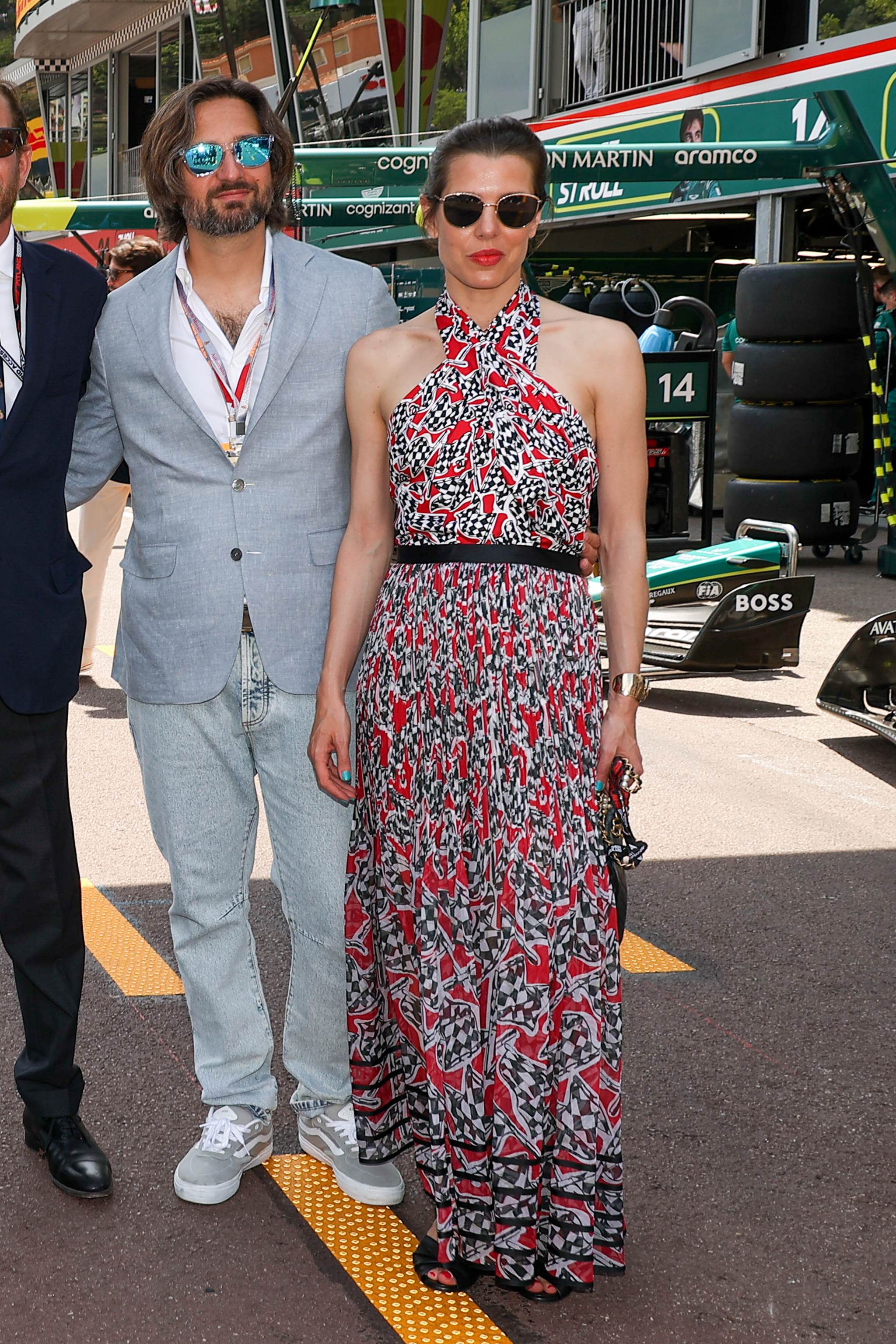 Carlota Casiraghi con vestido largo en el Gran Premio de F1.