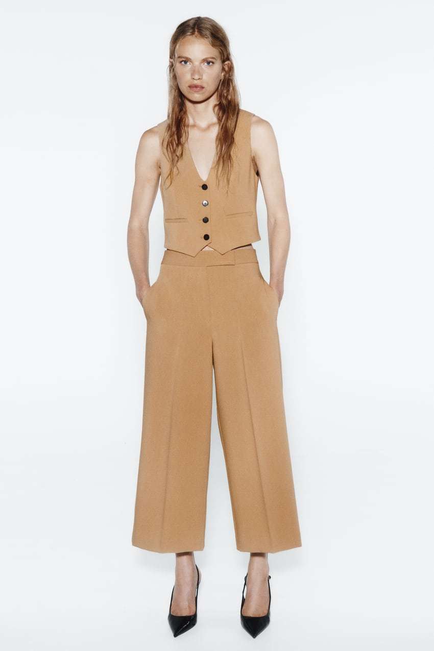 Pantalón culotte de Zara por 29,95 euros.