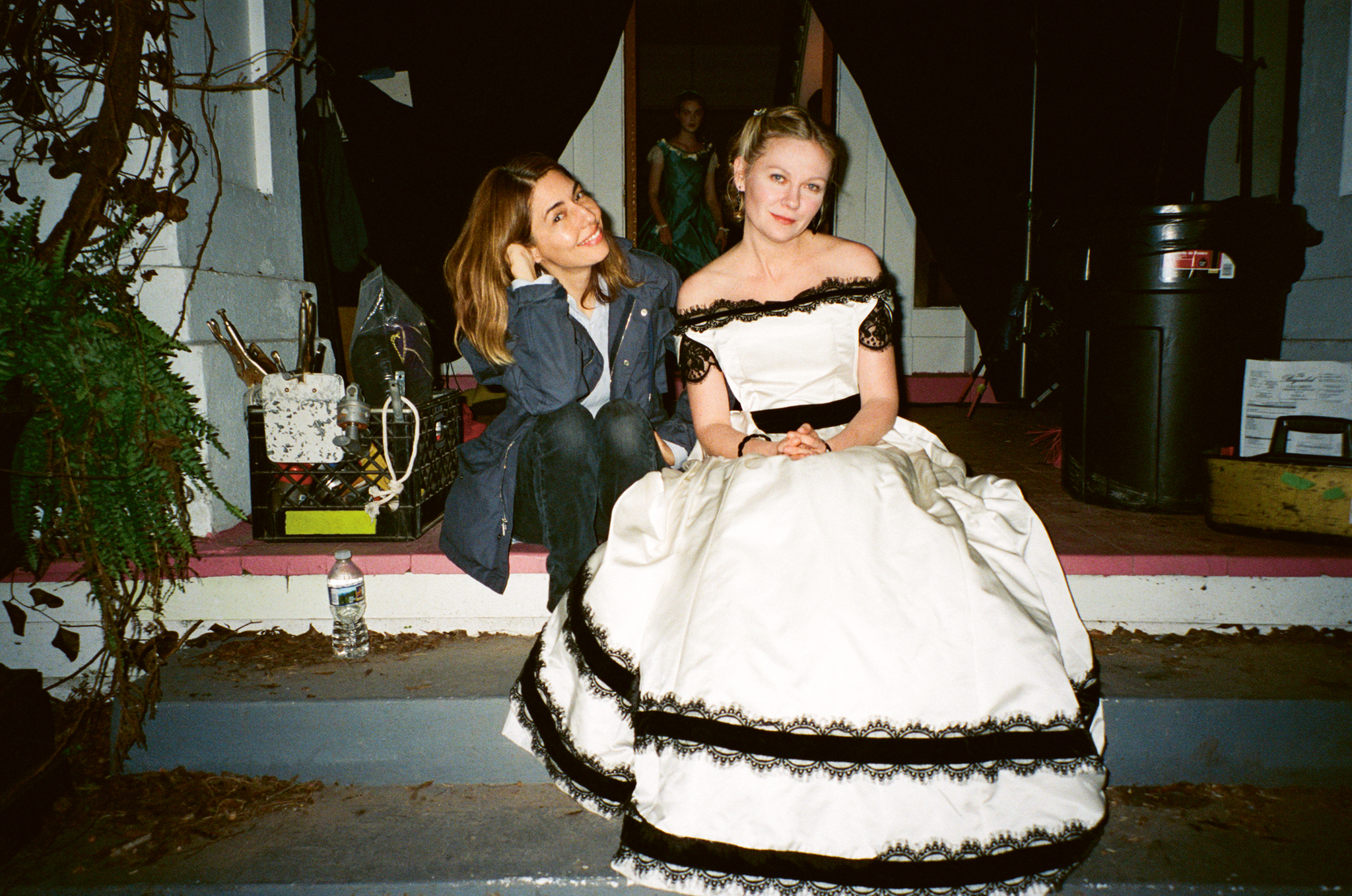 Sofia y Kirsten Dunst durante un descanso del rodaje de 'La Seducción'.